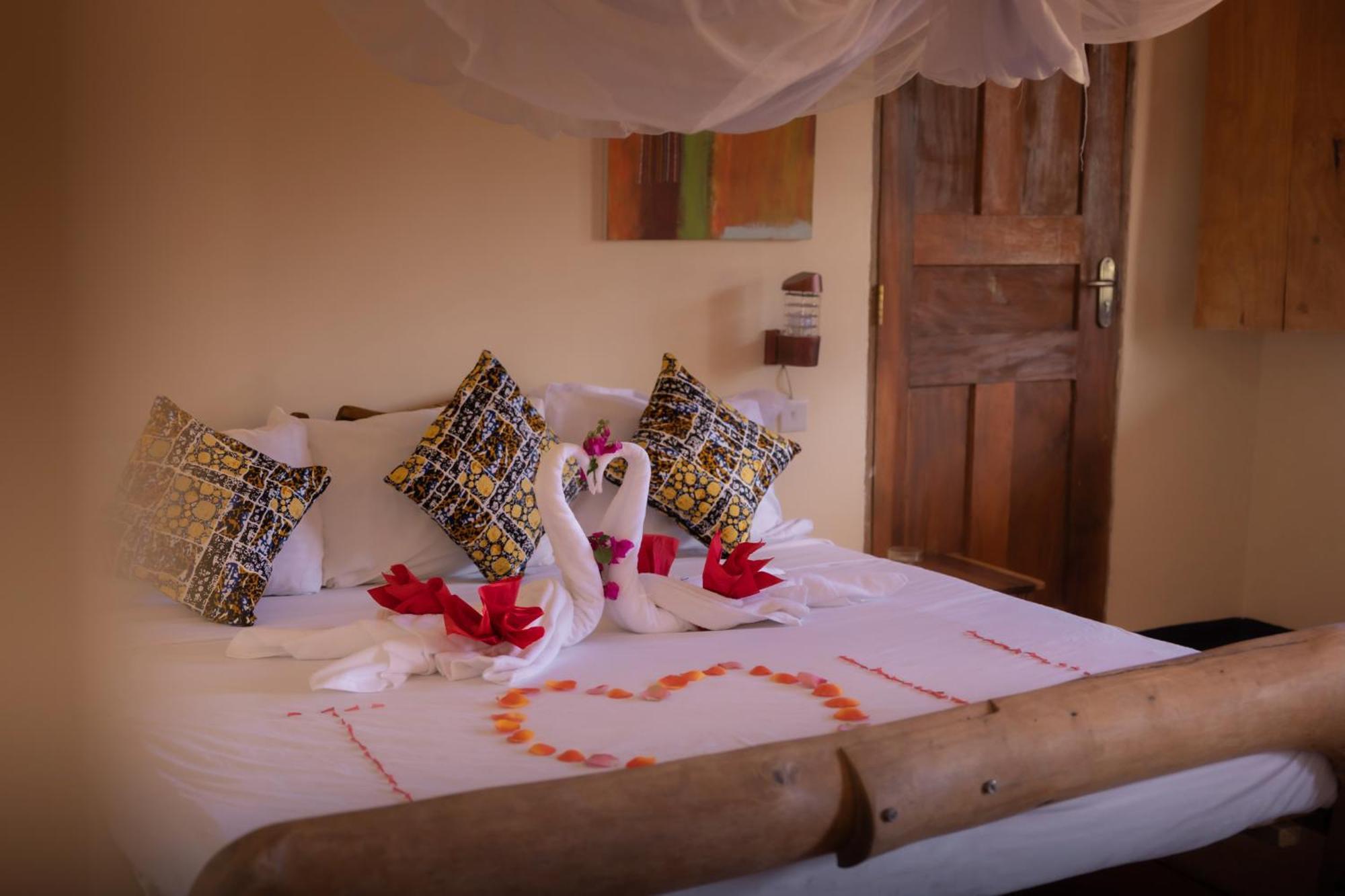 Lake Natron Maasai Giraffe Eco Lodge And Camping Mtowabaga المظهر الخارجي الصورة