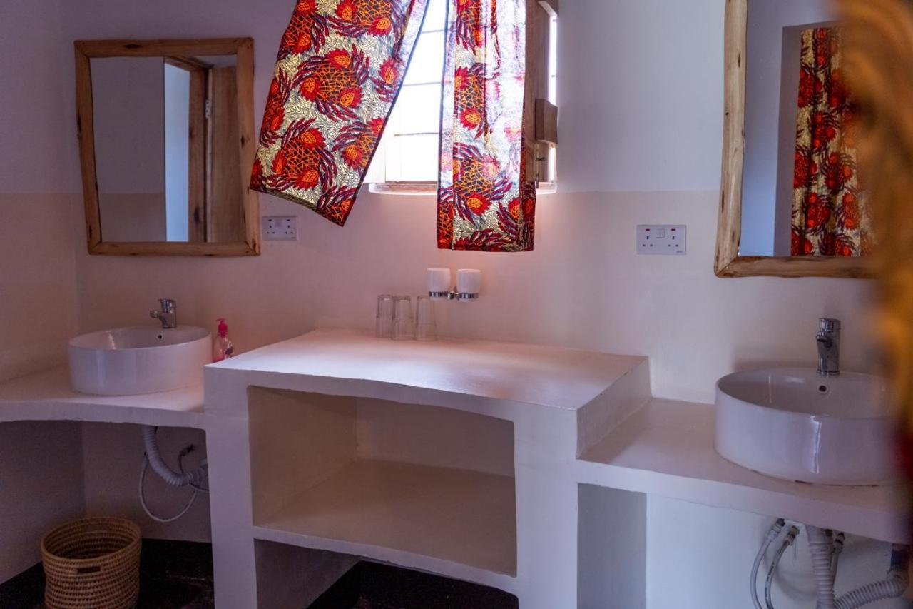 Lake Natron Maasai Giraffe Eco Lodge And Camping Mtowabaga المظهر الخارجي الصورة
